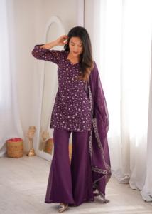 Conjunto de Kurta, Pantalón y Dupatta de Seda para Mujer, Bordado con Lentejuelas y Trabajo Zari - Product Image 2