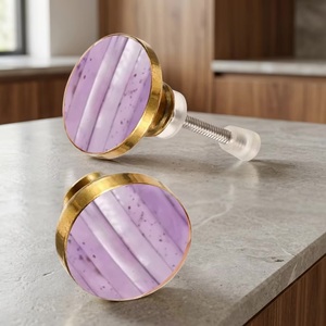 Poignée de meuble en résine violette avec garniture en laiton, écologique, installation facile, design contemporain pour la maison et le bureau - Product Image 3