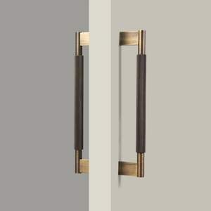 มือจับประตูทองเหลือง Aurelius รุ่น Monarch Line  มือจับประตูทองเหลือง Zenith รุ่น Imperial Forge  มือจับประตูทองเหลือง Noble Craft - Product Image 1