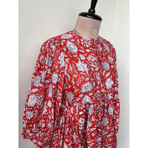 Vestido midi bohemio rojo con estampado floral a mano, cuello con lazo, mangas abullonadas y volantes, vestido casual de verano tejido para mujer. - Product Image 6