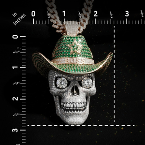 Pendentif Moissanite Crâne de Cowboy Vert en Argent 925 Plaqué Rhodium, Charme Rond Taille Brillant, Bijou Unisexe pour Fête - Product Image 5