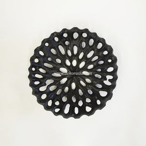 Bol décoratif en teck noir écologique de qualité supérieure avec un design sculpté artistique pour les fruits et les collations, et la décoration moderne de la maison - Product Image 2