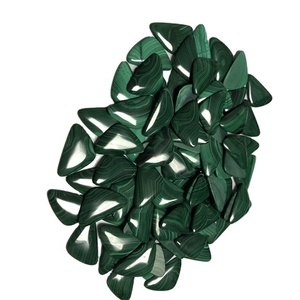 Gemma calibrata 34x21x4mm in malachite verde naturale, triangolare, con retro piatto, convessa, circolare, di livello superiore, con certificato <span class=keywords><strong>GIA</strong></span> per il fai da te. - Product Image 3