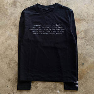 เสื้อยืดผู้ชาย OEM สไตล์วินเทจ สตรีทแวร์ ผ้าคอตตอนหนานุ่ม ทรงบ็อกซี่ พิมพ์โลโก้ตามสั่ง เสื้อยืดแขนยาวลายกราฟิกสำหรับผู้ชาย - Product Image 3
