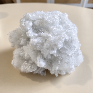 Fibre de polyester recyclée non siliconée, creuse et conjuguée 15D, à fort volume et durable, pour le rembourrage de coussins, d'oreillers et de jouets - Product Image 2