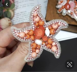 Broche de Lujo con Cuentas de Cristal Bordadas, Joyería Artesanal Hecha a Mano, Modelo MD-9368, Personalizable para Bodas - Product Image 3