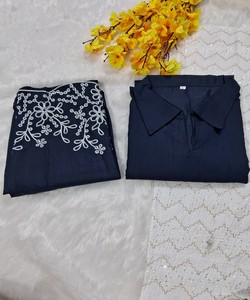 ชุดเซ็ตผ้าฝ้ายปักลายแฟนซี พร้อมงานปักดิ้นทอง สำหรับใส่ทุกวัน ราคาขายส่ง เสื้อผ้าชาติพันธุ์ สีฟ้า - Product Image 3