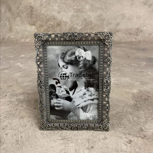 Marco de Fotos Metálico de Lujo Hecho a Mano para Decoración, por Tradebyd - Product Image 1