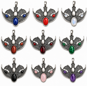 Collier unisexe fait main avec pendentif chauve-souris en laiton plaqué or/argent, serti de pierres précieuses, options de pierres personnalisées, vente en gros - Product Image 1