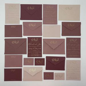 Juego de invitaciones de papel premium con borde decorativo, sobres hechos a mano con impresión en foil y elegante papelería de lujo - Product Image 5