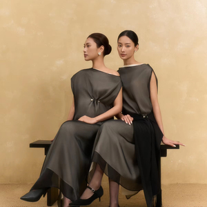 Vestido Casual Elegante Diario Minimalista Midi de Verano de Organza Transparente de Seda Tejida Sencillo Holgado con Hombros Descubiertos y Abertura Lateral Asimétrica - Product Image 1