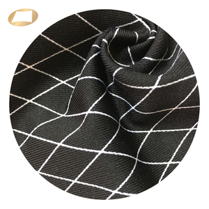 Tissu de vêtements de sport en polyester à imprimé losange coolplus qui évacue l'humidité - Product Image 2