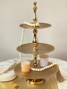 Soporte Dorado de Tres Niveles para Tartas, Bandeja de Servir Metálica Hecha a Mano con Asa Ornamental, Exhibidor de Postres de Múltiples Capas - Product Image 3