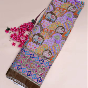 Tissu en crêpe naturel violet lavande à imprimé floral Buta avec bordure ornementale épaisse pour la confection de robes Kurti de créateur - Product Image 1