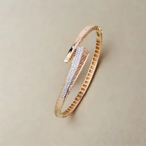 Elegante Brazalete de Oro Rosa con Moissanita, Pulsera de Diseño de Lujo con Diamantes Pulidos, Joyería Destacada para Mujer - Product Image 1