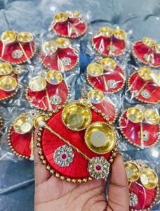 Haldi Kumkum avec bâtonnets, motifs ludiques, ensemble Tilak Roli Chawal fait main par des artisans, articles de Puja, ensemble Thali Pooja en bois - Product Image 2