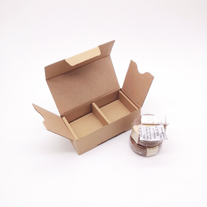 Boîte d'expédition en <span class=keywords><strong>carton</strong></span> ondulé robuste et sécurisée <span class=keywords><strong>pour</strong></span> le <span class=keywords><strong>transport</strong></span> <span class=keywords><strong>de</strong></span> sauces piquantes, avec bouteilles en verre personnalisées à pelliculage mat – Vente en gros - Product Image 1