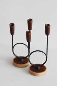 Élégant support à bougies à deux niveaux en métal avec base en bois pour la décoration de tables d'hôtel, de restaurants et l'aménagement de salles d'étude, provenant d'Inde. - Product Image 2