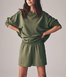 Conjunto de Ropa Deportiva Personalizada para Gimnasio, Sudadera Corta con Cuello Redondo y Media Cremallera de Felpa de Algodón para Mujer, Shorts Deportivos Sexys de Yoga con Encaje - Product Image 3