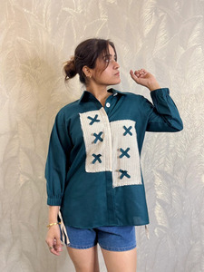 Camisa de Mujer de Manga Larga con Botones, Diseño de Parches y Apliques en Contraste de Color, Estilo Holgado Informal para Oficina o Uso Diario - Product Image 3