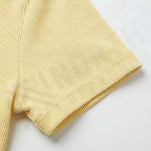 Haut court élégant pour femme, en denim côtelé imprimé, avec demi-zip, couleur personnalisable, vêtement de mode estival de qualité supérieure - Product Image 6