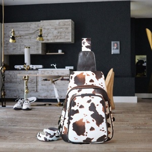 Sac de poitrine en cuir PU à imprimé vache, bandoulière réglable, poche avant zippée, sac à bandoulière souple et tendance pour femme, usage quotidien - Product Image 2