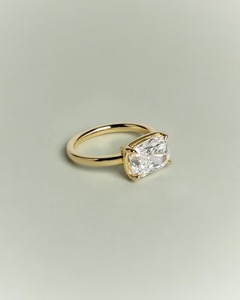Bague de fiançailles solitaire en or avec diamant de laboratoire allongé taille coussin de 3,08 carats, sertie en clos, certifiée IGI, tendance, couleur E - Product Image 3