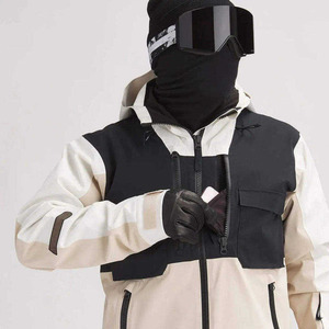 Veste de snowboard utilitaire personnalisée pour homme – Veste de ski imperméable coupe-vent à capuche avec blocs de couleur 3 tons et coupe décontractée - Product Image 5