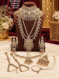 Conjunto de Joyería Nupcial India Completo al por Mayor, Chapado en Oro, con Cuentas Kundan Verdes, Gargantilla, Collar Largo en Capas y Matha Patti - Product Image 2