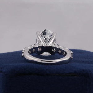 แหวนหมั้นเพชรทรงรี 4.5 กะรัต รุ่นใหม่สุดหรูจาก OM GEMS  ตัวเรือนเงินแท้ 925 ประดับเพชรแล็บแบบ Iced Out  แหวนหมั้นและแต่งงานทรง Halo Eternity - Product Image 6