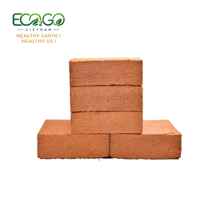 Bloc de tourbe de coco organique compressé biodégradable à faible teneur en EC, substrat de tourbe de coco lavée prêt à l'emploi par Eco2go Vietnam - Product Image 1