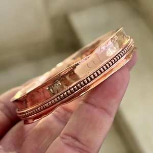 Brazalete Ajustable de Cobre Martillado Hecho a Mano - Joyería Ayurvédica de Lujo para Hombres y Mujeres, Personalizable, Regalo para el Día de la Madre o Graduación - Product Image 2