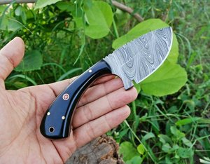 Couteau à dépecer miniature en acier Damas fait main avec manche en corne, lame fixe, couteau de chasse et de camping EDC, fabricant OEM ODM - Product Image 1