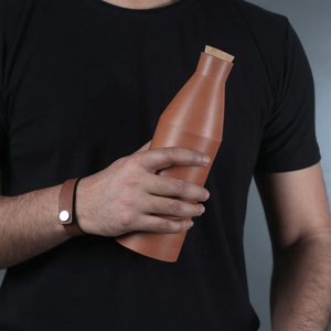 (juego de 2) Botella moderna de terracota hecha a mano - 750 ml con tapón de corcho de la colección Design Meets Tradition - Product Image 4