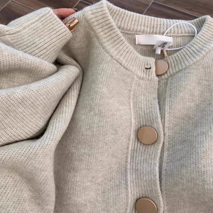 Cardigan en tricot minimaliste à col rond avec gros boutons – Veste d'hiver à manches longues, coupe ample, couleur unie pour femme - Product Image 3
