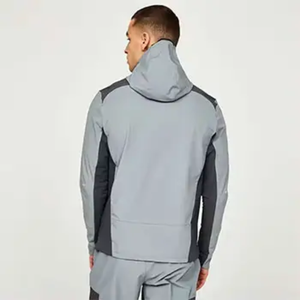 Survêtement gris pour homme avec blocs de couleur, manches longues, capuche, fermeture éclair sur le devant, poches latérales, coupe classique, style sportif décontracté, saison automne - Product Image 2