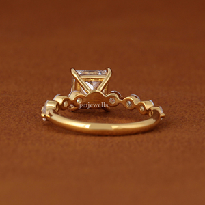 Anillo de Compromiso con Diamante Cultivado en Laboratorio, Corte Princesa, Banda de Oro de 14K con Pavé, Certificado IGI, Joyería de Boda - Product Image 6