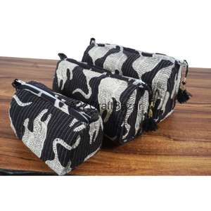 Juego de Tres Bolsas Acolchadas de Algodón con Estampado Floral para Organización Elegante de Cosméticos y Viajes, Juego de Bolsas de Maquillaje con Estampado Floral - Product Image 3