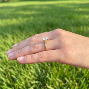 Bague en argent 925 avec moissanite, taille brillant rond, bijoux fins étincelants, bague tendance, cadeau élégant pour femme - Product Image 4