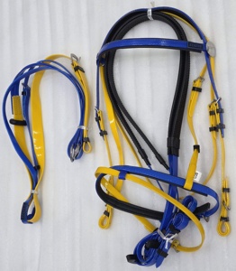 Brida de caballo de PVC de calidad superior con combinación de color de contraste de martingala Riendas de goma de hardware de acero inoxidable - Product Image 2