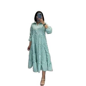 Vestido Casual Exclusivo de Edición Limitada con Estampado Floral en Rayón Verde, Kurti Elegante con Mangas Tres Cuartos para Mujer - Product Image 1