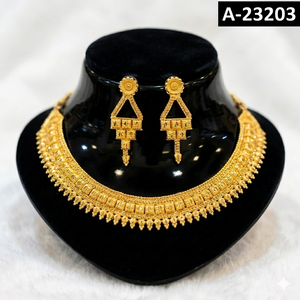 Listo para Enviar: Conjunto de Collar, Pendientes y Anillo Chapados en Oro de 22K para Mujer - Joyería Clásica de Lujo para Bodas y Fiestas - Product Image 5