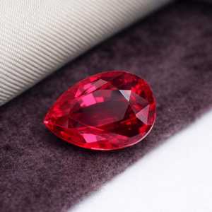 Pierre précieuse naturelle rouge sang, forme poire, facettée, authentique, certifiée GGI, pour la création de bijoux - Product Image 1