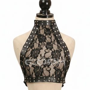 Harnais de poitrine en similicuir clouté et dentelle florale - Product Image 6