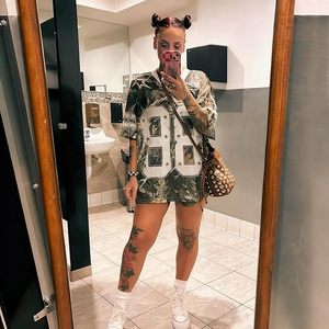 T-shirts graphiques surdimensionnés à imprimé décontracté, col en V, streetwear, haut d'été - Product Image 3