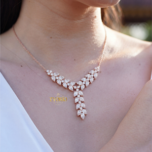 Collier Pendentif Cascade Florale en Or Rose avec Diamant de Laboratoire, Chaîne à Maillons Plaqué Or, Design Élégant et Durable, Cadeau de Mariage - Product Image 5