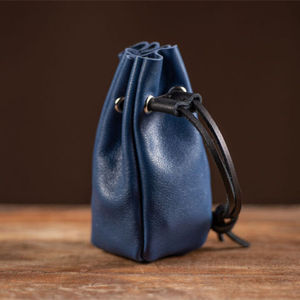 Pochette à dés en similicuir PU essentielle pour les gamers, avec cordon de serrage, pour 3 à 5 jeux de dés de D&D, emballage personnalisé - Product Image 4
