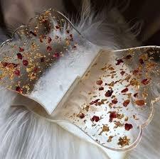 Les designs les plus demandés de supports élégants pour le Coran en résine ajoutent une beauté spirituelle à toute salle de prière ou coin de maison. - Product Image 5