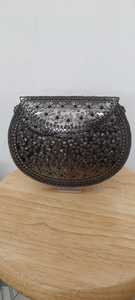Bolso de mano vintage cuadrado de latón con mosaico metálico, estilo moderno, con cadena artesanal y adornos de piedras de colores. - Product Image 4