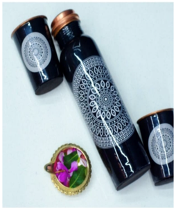 Juego de 2 Botellas Decorativas Modernas de Acero Inoxidable para Diwali, Botella con Diseño Impreso para Mesa de Noche (1000 ml + 2 x 275 ml) - Product Image 5